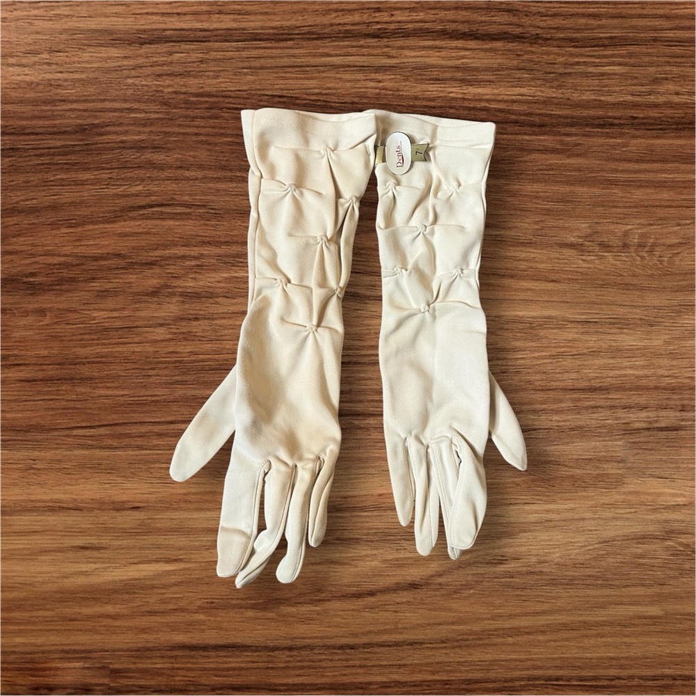 Elegant Cream Gloves